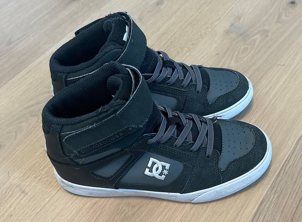 Chaussures garçon: DC High-Top Sneaker  Grösse 33 – D'occasion à Männedorf par Brunei03 1