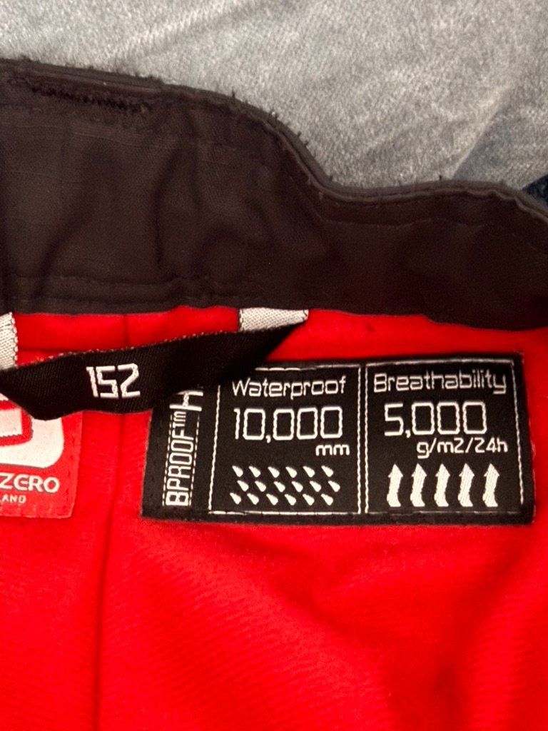 Pantaloni: BELOWZERO Skihose / Snowboardhose Grösse 152 – Usato da Uzwil venduto da justitia8 4