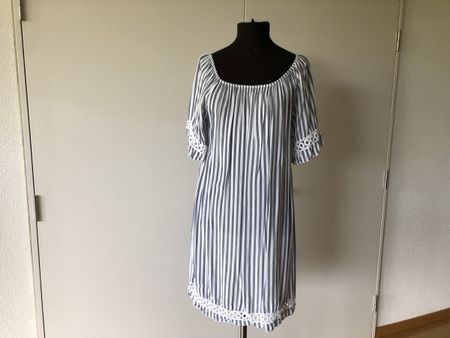 Sommerkleid gestreift mit Häkelspitze Gr. M 38/40 blau/weiss