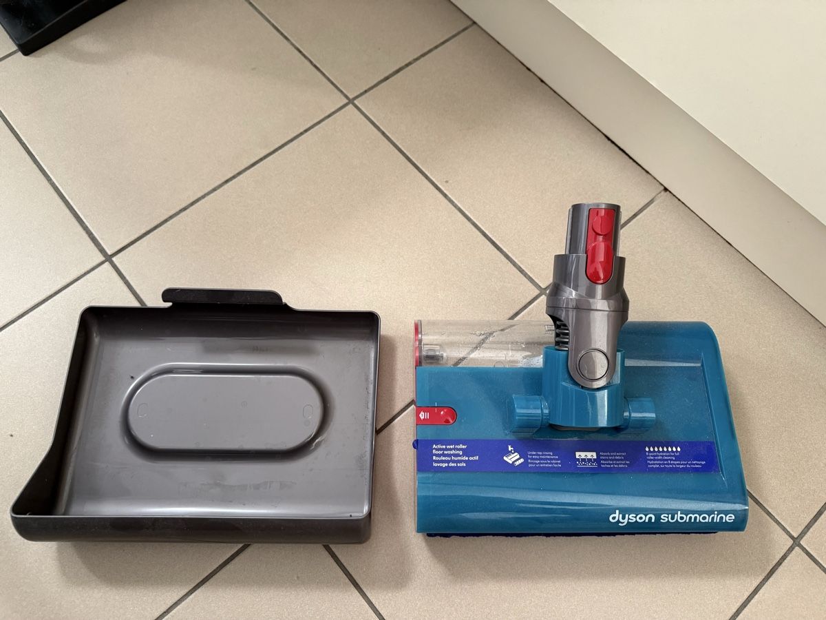Dyson Altro per la casa: Dyson brosse Submarine utilisée 1 fois – Nuovo (secondo la descrizione) da Genève venduto da fra_v2zs