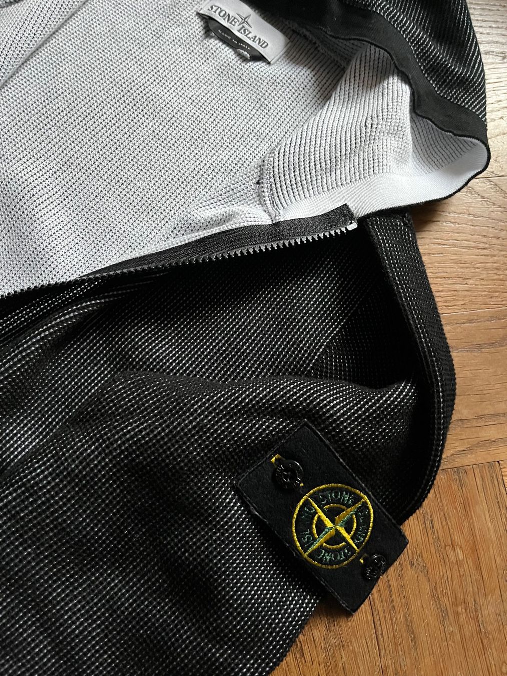 Stone Island Maglioni & Felpe: STONE ISLAND Hoodie à capuche – Usato da LAUSANNE venduto da PUMPERNICKEL3 2