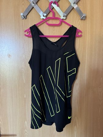 Nike Sportoberteil schwarz Grösse M
