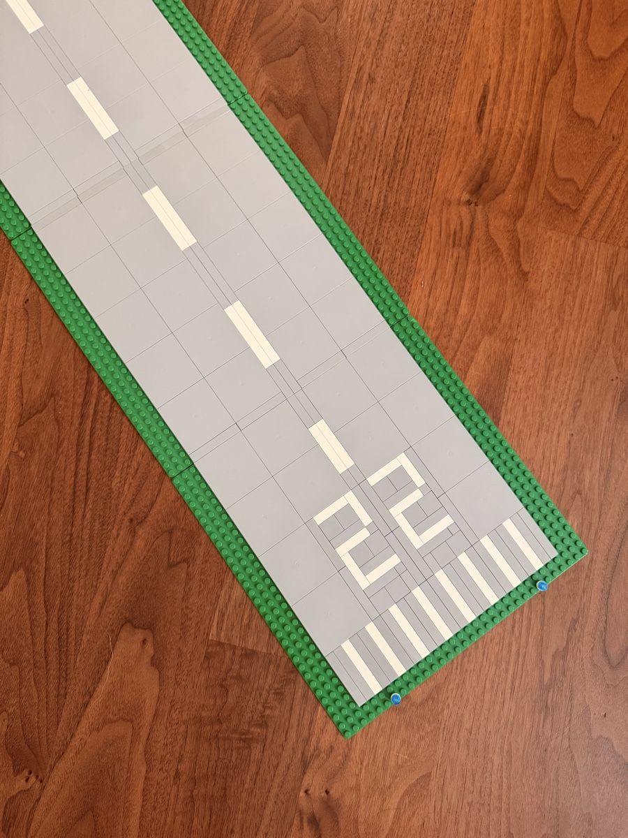 Lego Kit di costruzioni: Lego Platten Runway Piste Landebahn – Usato da Meilen venduto da 123kurz 2