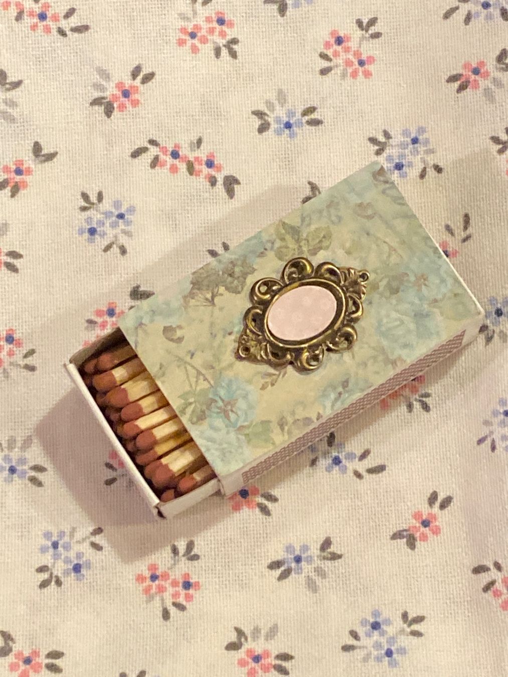 Accendini: ZÜNDHÖLZER SCHACHTEL SHABBY CHIC – Nuovo e nell'imballaggio originale da Meienried venduto da ManuelaBoutique