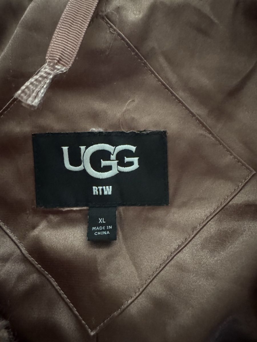 Ugg Giacche: UGG Jacke – Usato da Rüegsauschachen venduto da nai_2jfm 2