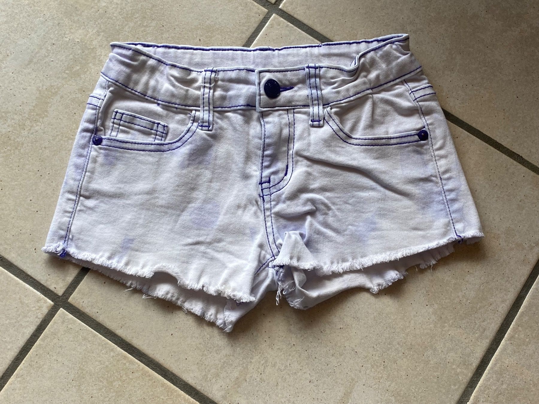 Pantalons: 140 mini short INSIDE – D'occasion à Orpund par Mary8972 7