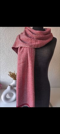 Écharpe douce en cachemire rouge et blanche d’hiver!