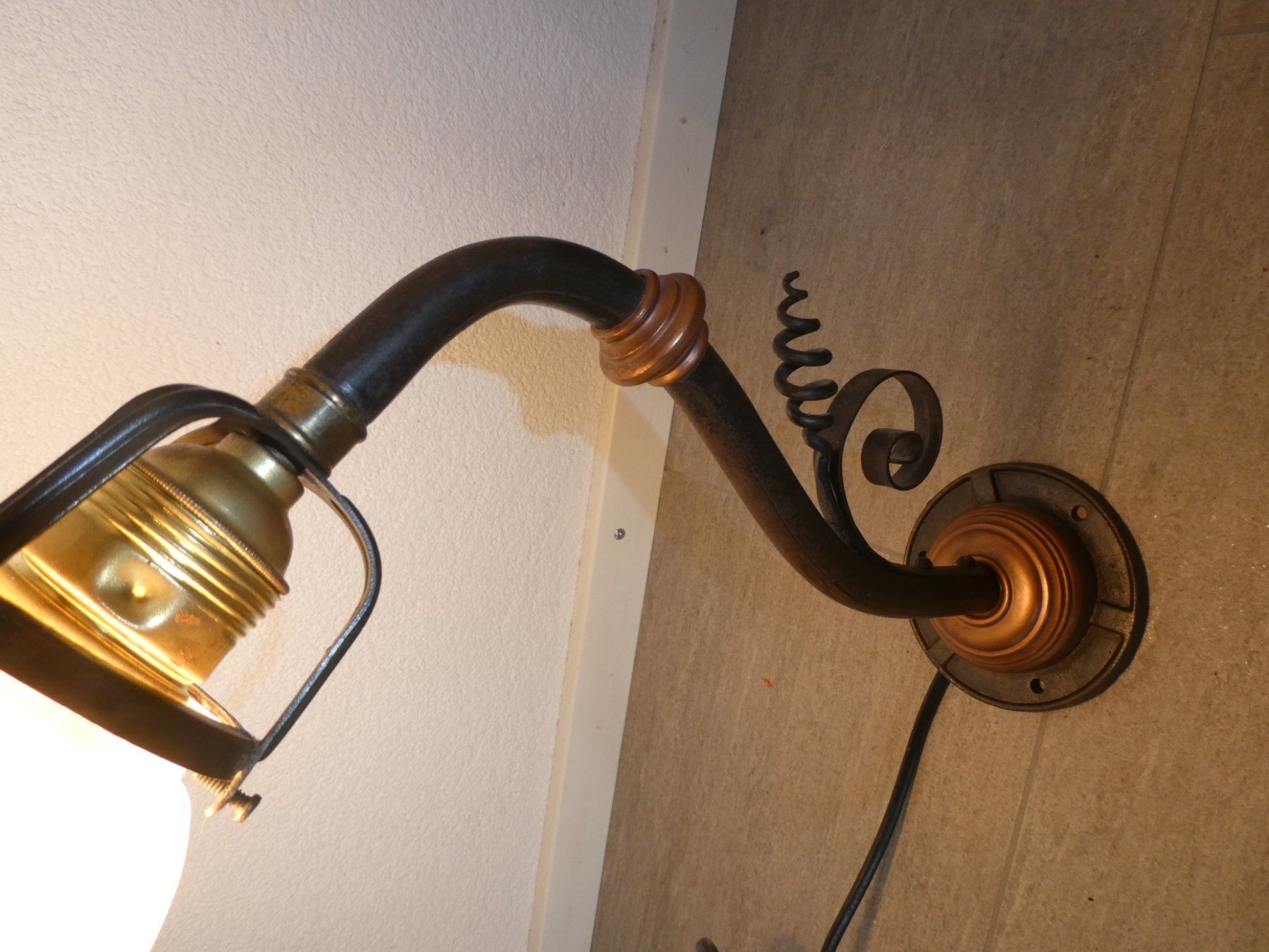 Lampade: Wand und Deckenlame Antik – Usato da Ernetschwil venduto da Kiwi200 2