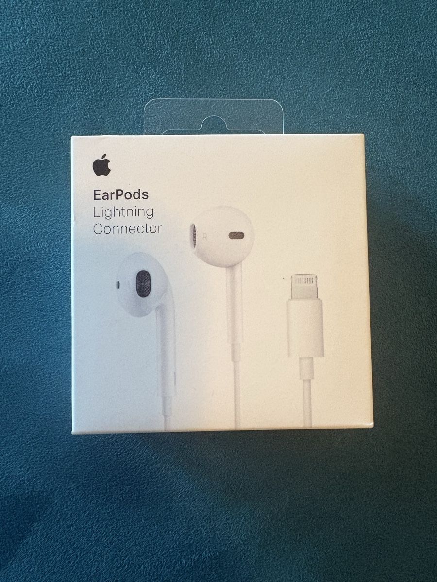 Apple Casques audio: Apple Lightning EarPods – Neuf avec emballage d'origine à Basel par and_r29p