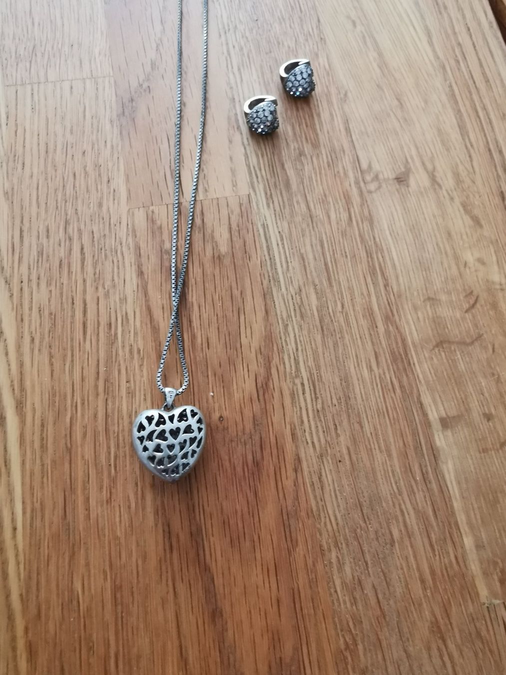 Ketten: Silbernes Schmuckset: Kette & Ohrringe, Strass – Gebraucht aus Gunzgen von 0Aurin0 1