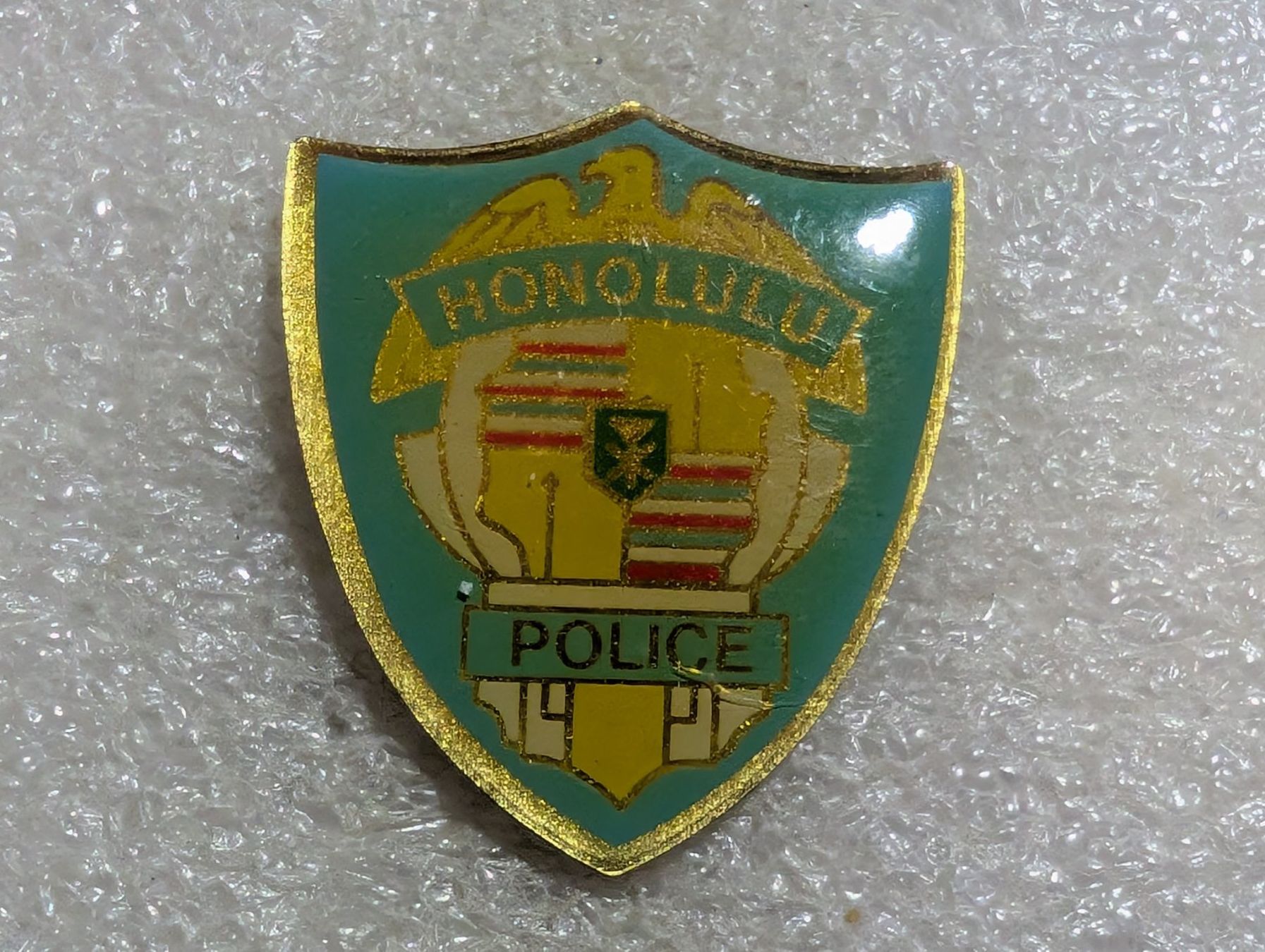 Placchette & Badge: Ansteckpin 4: Honolulu – Usato da Oppligen venduto da Pin-Fall-Shop
