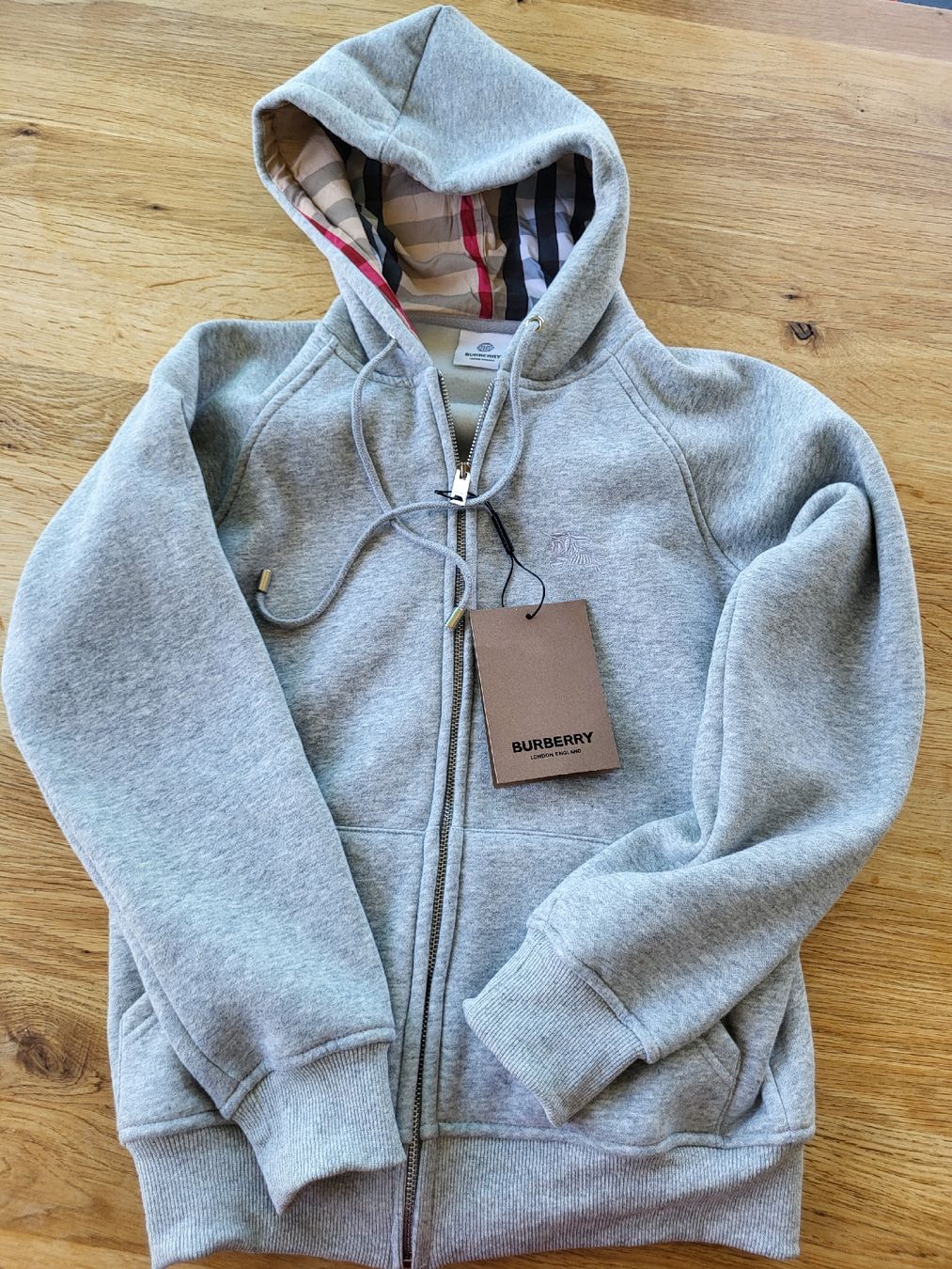 Burberry Giacche: Kapuzenpullover BURBERRY grau Grösse S neu mit Etikett – Nuovo (secondo la descrizione) da Zürich venduto da Flo36