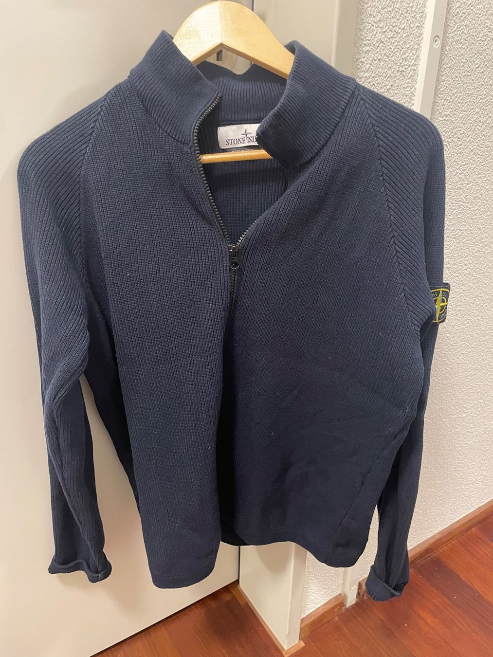 Stone Island Pullover & Sweatshirts: Stone Island Zipper Pullover Navy Gr. M Top – Gebraucht aus Bubikon von mil_qmf9