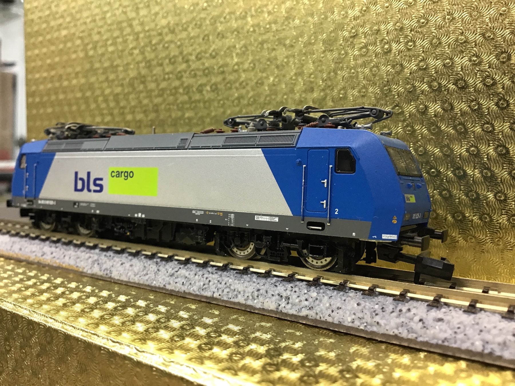 Fleischmann Modellini di ferrovie: BLS Cargo Vectron 186 525-1 FLEISCHMANN N DIGITALISIERT – Usato da Männedorf venduto da Modellbau-wyss 1
