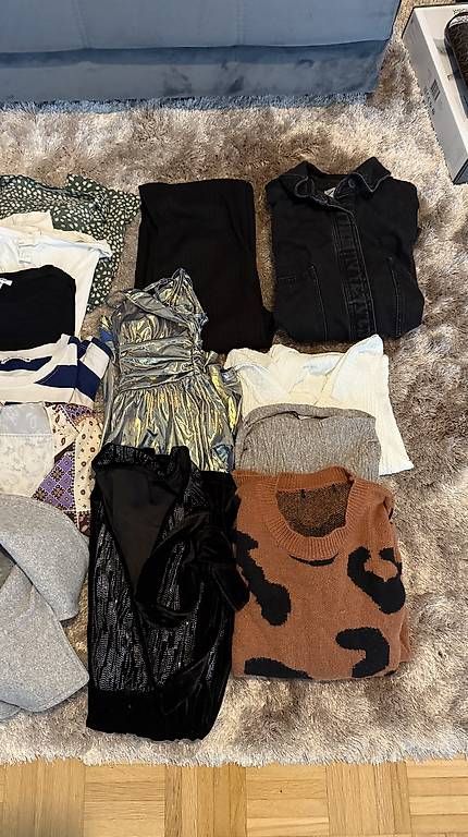 Vestiti: 20 teiliges Kleiderpaket Grösse S – Usato da Frauenfeld venduto da sarahmaracara 2