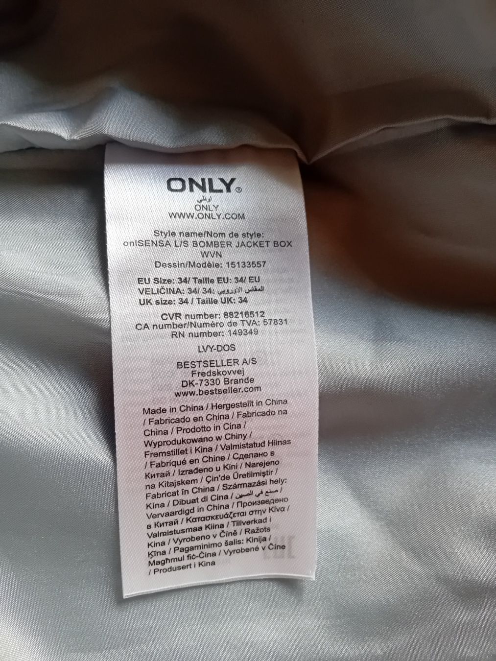 Only Jacken: Blouson Jacke mit Blumenmuster, Grösse 34/36 – Gebraucht aus Rüthi (Rheintal) von titlis07 7