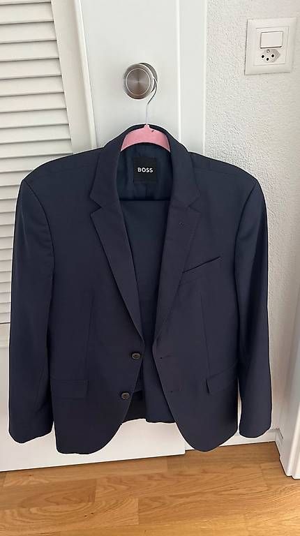 Costumes, combinaisons de sport et fonctionnelles: Hugo Boss blauer Anzug – D'occasion à Zürich par ali_j58x
