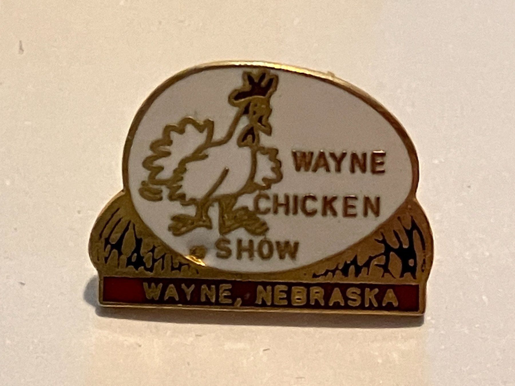 Placchette & Badge: 1 Pin Wayne Chicken Show Nebraska – Usato da Basel venduto da djwwpp