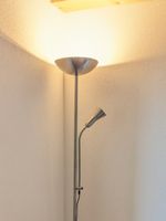 Silberne Stehlampe mit verstellbarer Leselampe, dimbar