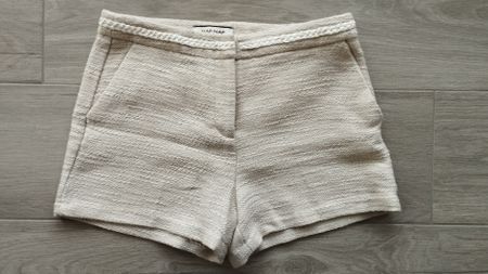 Short Naf Naf taille 36, couleur écrue