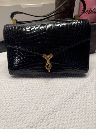 Sac à main vintage Hermès en cuir crocodile noir, chic !