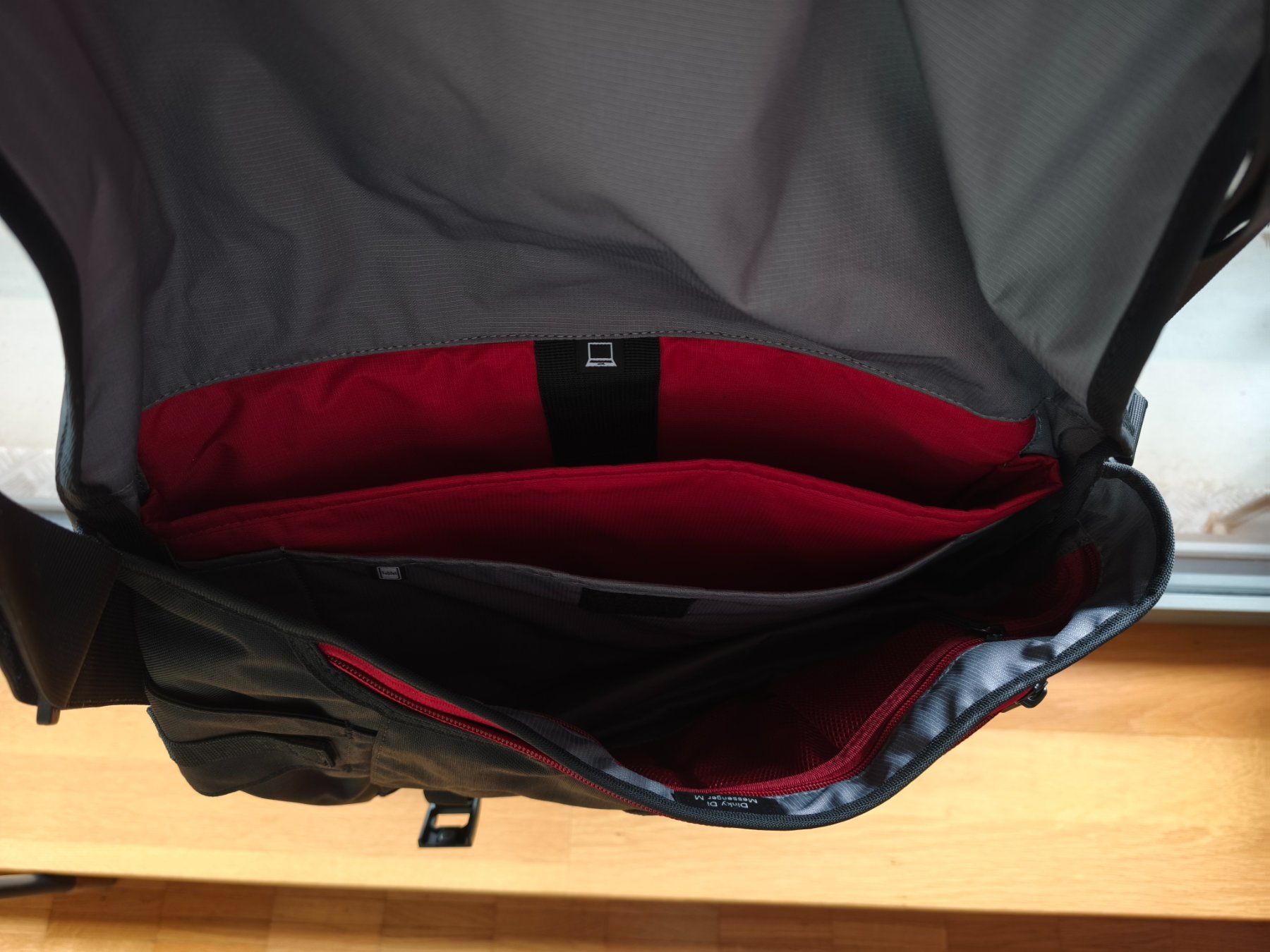 Crumpler Borse: Crumpler Labtop-Tasche 16" – Nuovo (secondo la descrizione) da Aarau venduto da gurnigel65 2
