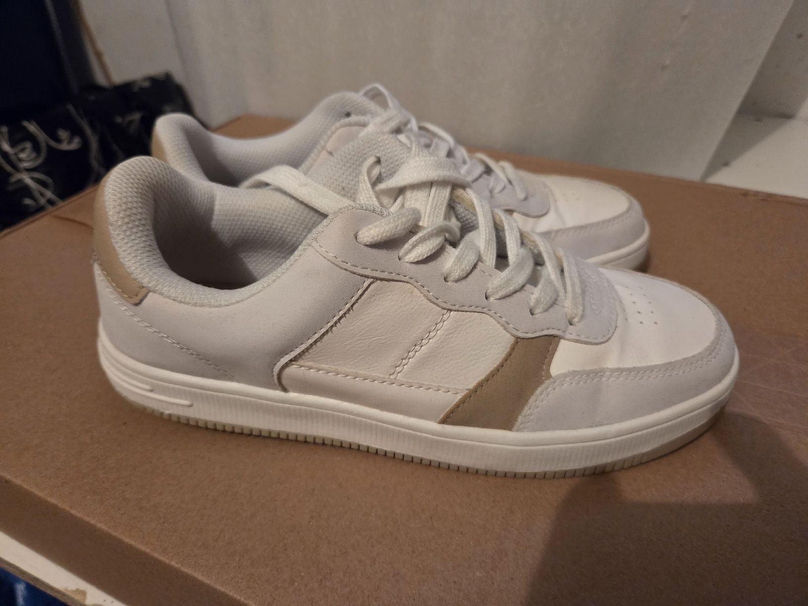 Scarpe da donna: Schuhe Damen in gr.39 – Usato da Bronschhofen venduto da Katrusja