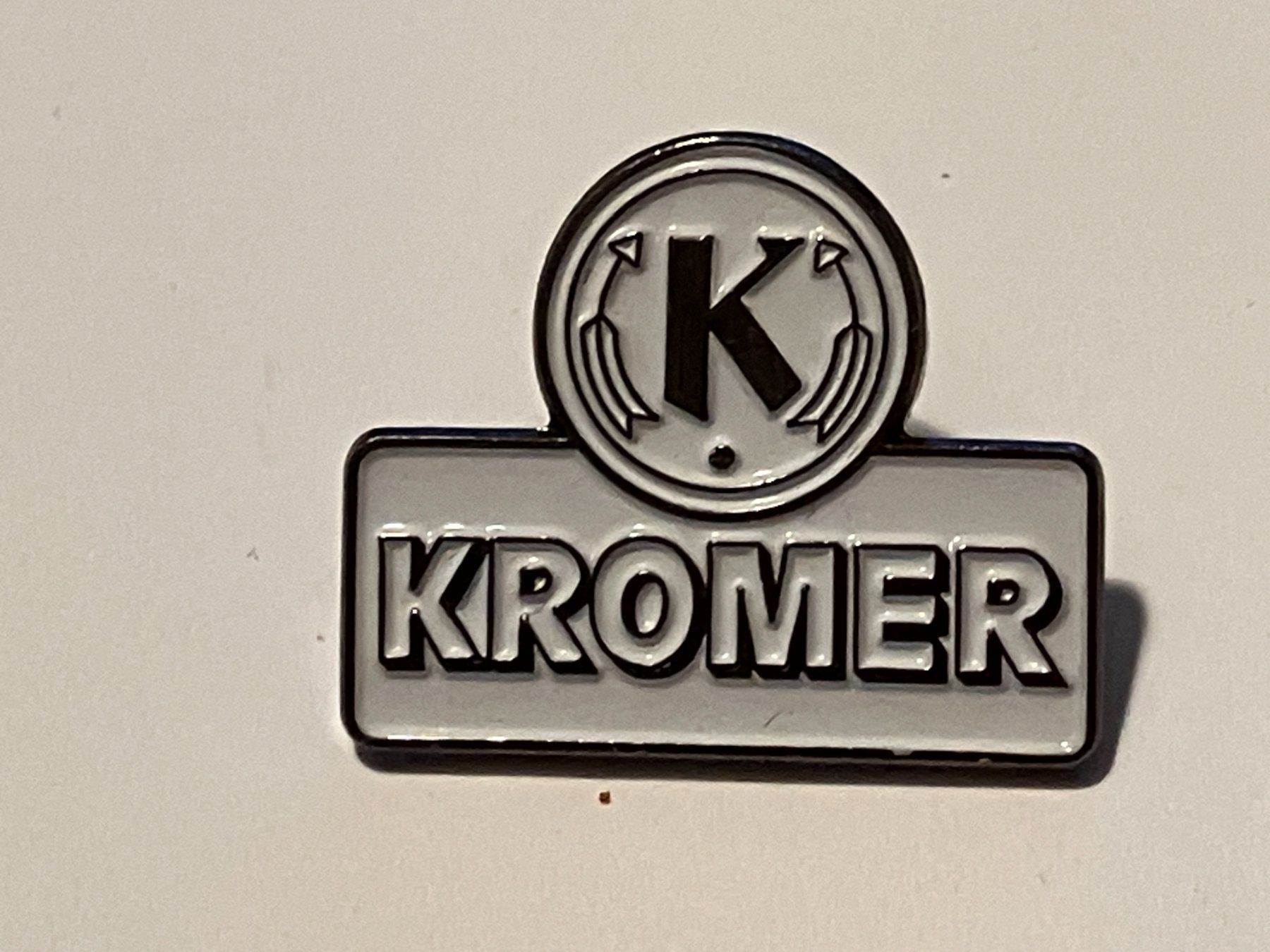 Placchette & Badge: 1 Pin Kromer – Usato da Basel venduto da djwwpp