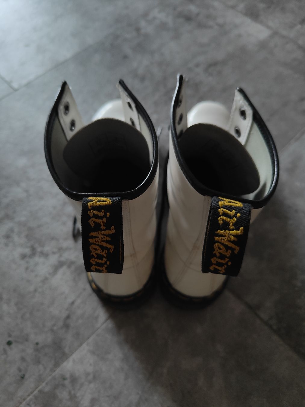 Dr. Martens Scarpe da uomo: Dr. Martens blanches vernies – Usato da Coeuve venduto da sap_2pfr 1