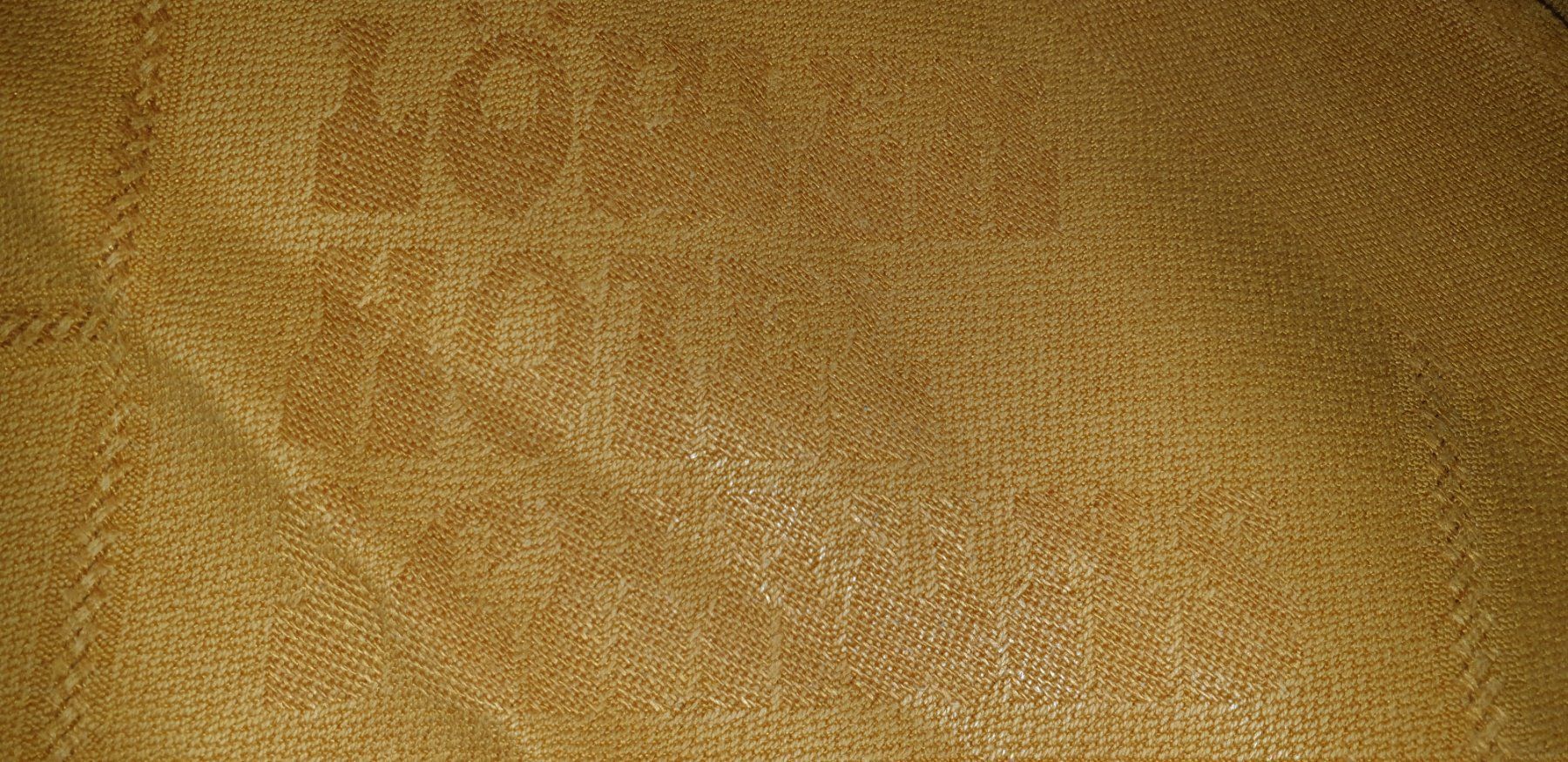 Tessuti: 3x Tischdecke90x90cm, 4x platzset – Usato da Gwatt (Thun) venduto da Letzte-Chance-III 1