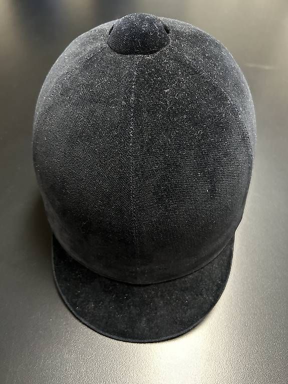 Caschi: Casco cap per equitazione ragazza/o – Usato da Tegna venduto da kainone1
