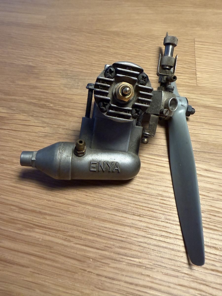 Motori: Enya Modellmotor SS-Modell mit Propeller – Usato da Rorschach venduto da mar_nl6c