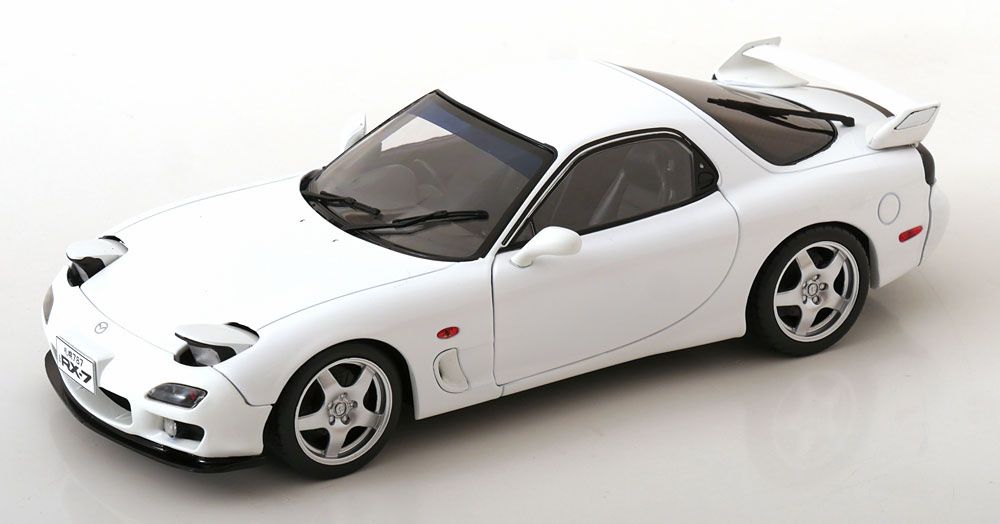 Airstream Modellini d'auto: MAZDA RX7 TYP RS FD3S 2001 WEISS 1:18 SOLIDO – Nuovo e nell'imballaggio originale da Suhr venduto da Moebelsiralfred