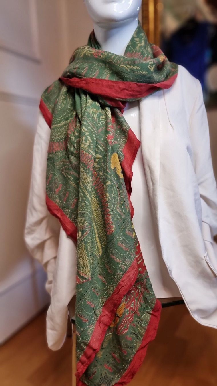 Foulard & Sciarpe: 🌺Foulard/Schal🌺 – Usato da Wald ZH venduto da CapLux