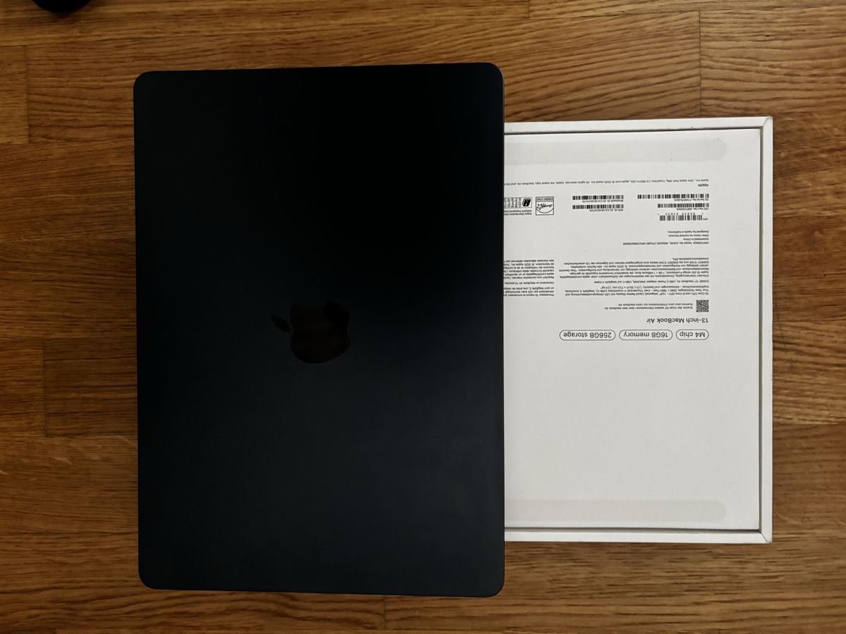 Apple Notebooks: MacBook Air 13 M4 – Gebraucht aus Colombier NE von lom_rdf8 1