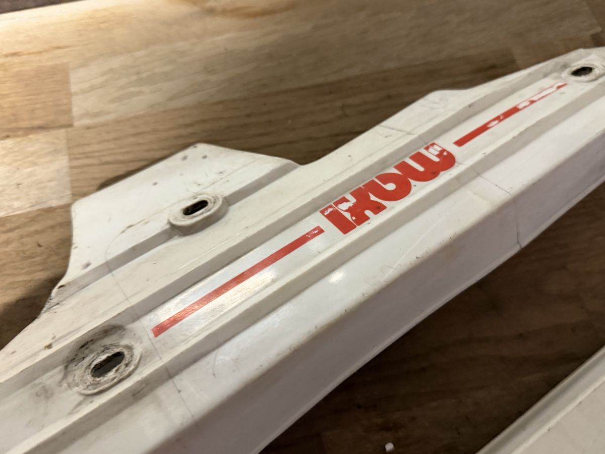 Parti ricambio per ciclomotori: Seitenschützer Puch weiss original – Usato da Bolken venduto da si.x.las 6