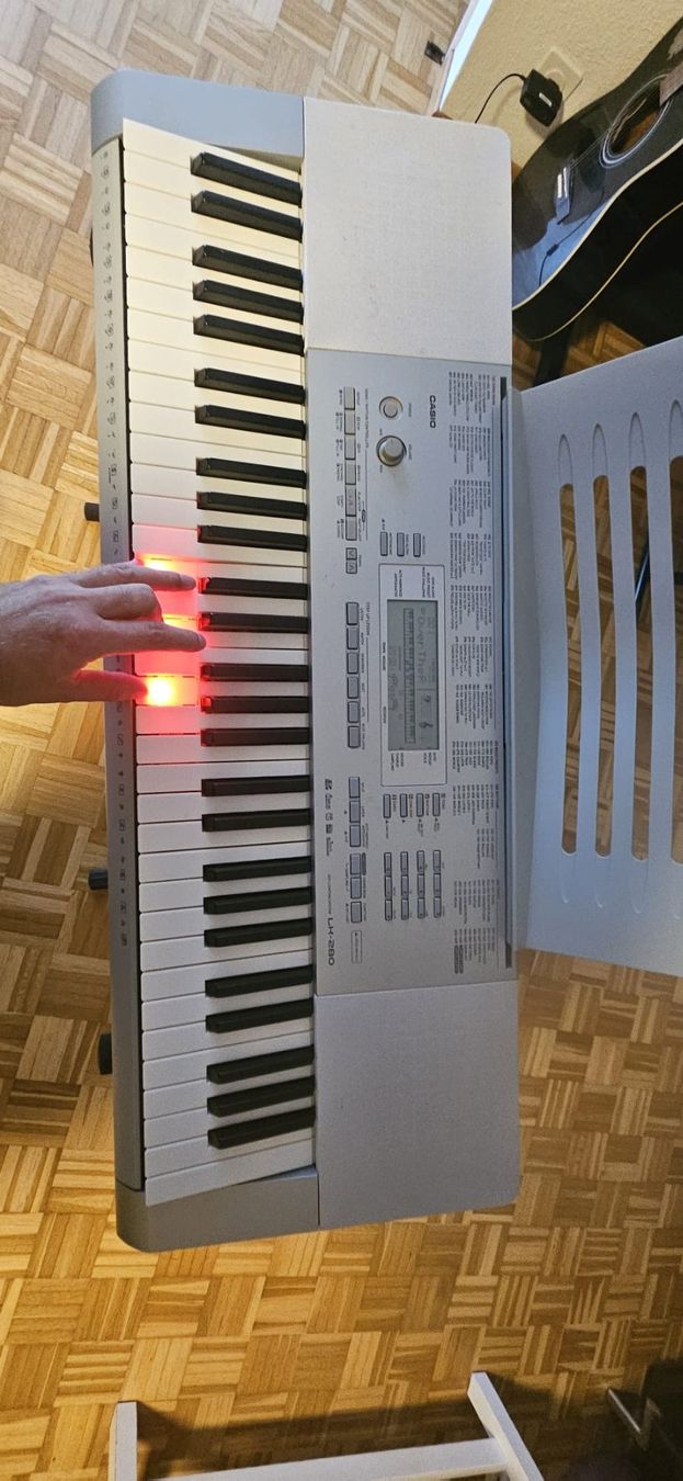 Casio Strumenti musicali: Casio LK-280-Keyboard mit Leuchttasten – Usato da Rüti ZH venduto da WOA-Schweiz 3