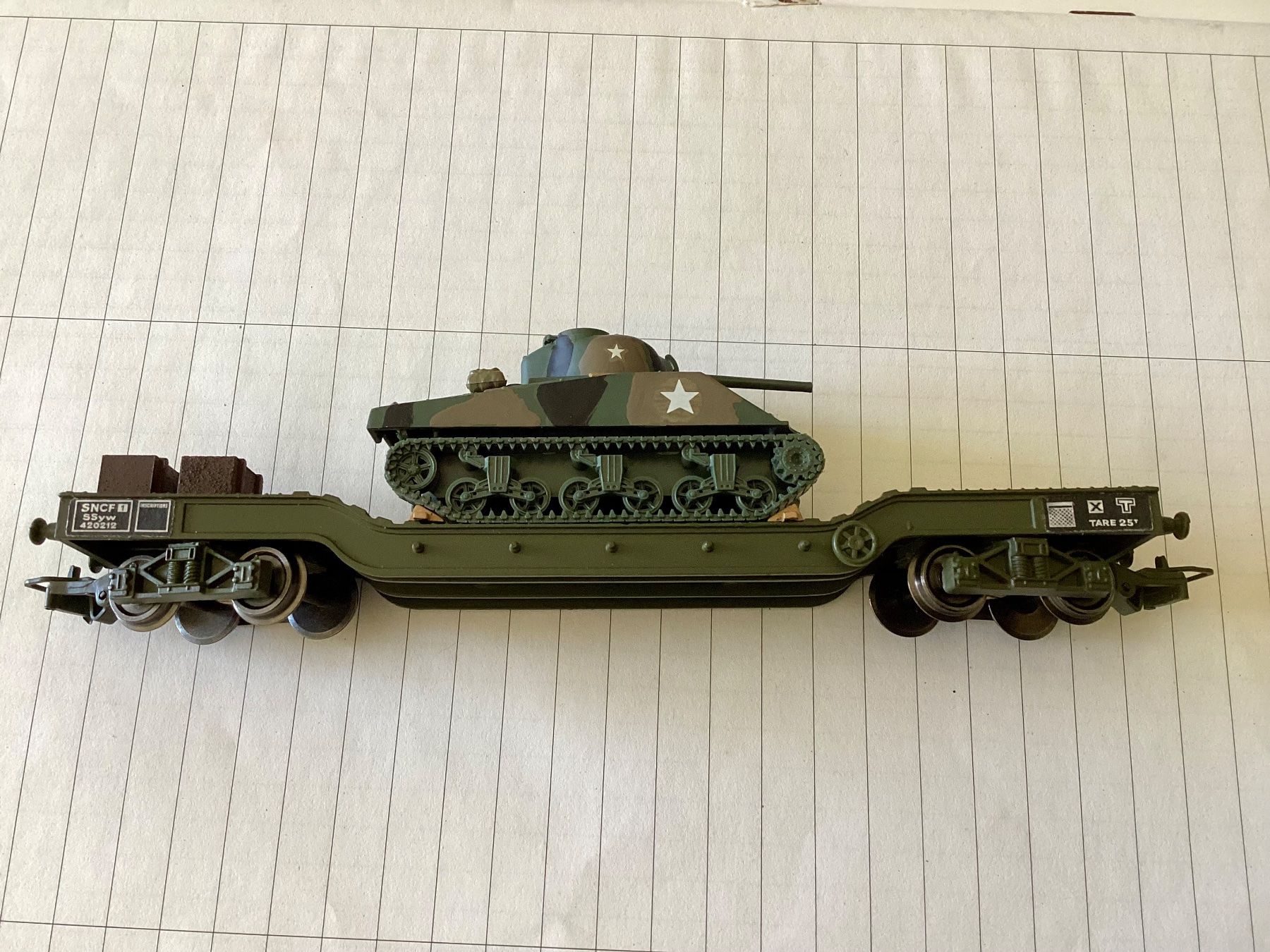 Roco Trains électriques: Jouef, Güterwagen der SNCF mit Panzer Sherman. – Neuf (Voir description) à Vacallo par G1965 2