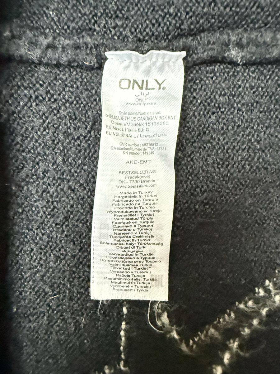 Only Jacken: ONLY Cardigan mit Sternenmuster, Grösse L – Gebraucht aus Islikon von Julies_wardrobe 3
