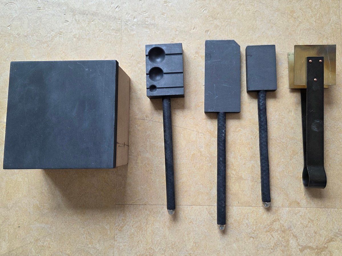 Alle Werkzeuge: Graphit Paddel, Graphitblock, Quetschzange, Graphitroller – Gebraucht aus wallbach von 88-Melanie