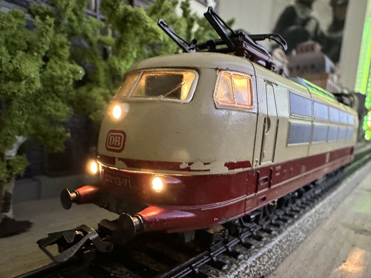 Märklin Modellini di ferrovie: Märklin 3357 DB BR 103 – Usato da Lupsingen venduto da New-Haven