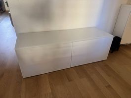 Weisses TV Sideboard Besta mit Glasplatte