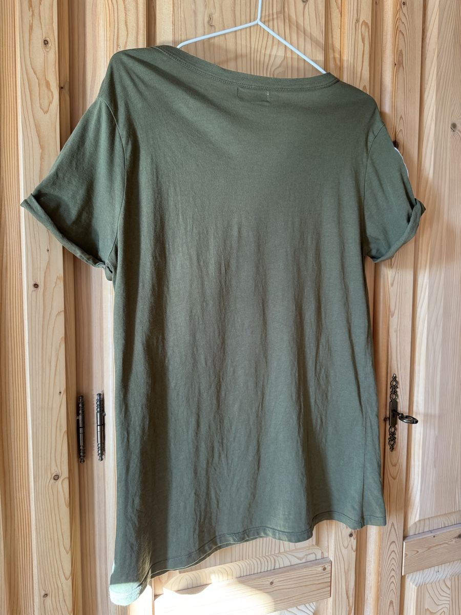 Pull&Bear T-Shirts: Pull&Bear Shirt, Olivgrün mit Patches, Grösse M – Gebraucht aus Hergiswil NW von kaufe_bei_kaufmann 4