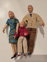 Puppenhaus Familie drei Figuren Vintage gebrauchter Zustand