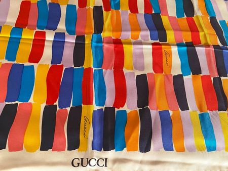 Magnificent Gucci Grand Foulard / Echarpe /Scarf Soie