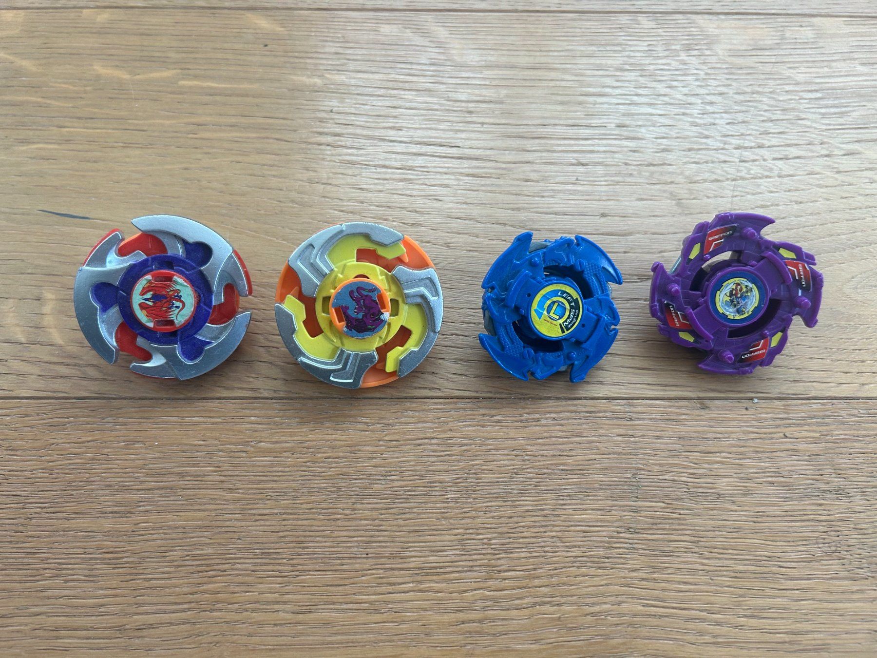 Spielzeuge: Beyblade- Set mit 4x Beyblades – Gebraucht aus Grub AR von DukeStatham 1