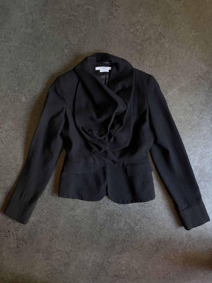 Givenchy Giacche: Blazer Givenchy mit Volant Grösse 38 – Usato da Zürich venduto da megastored