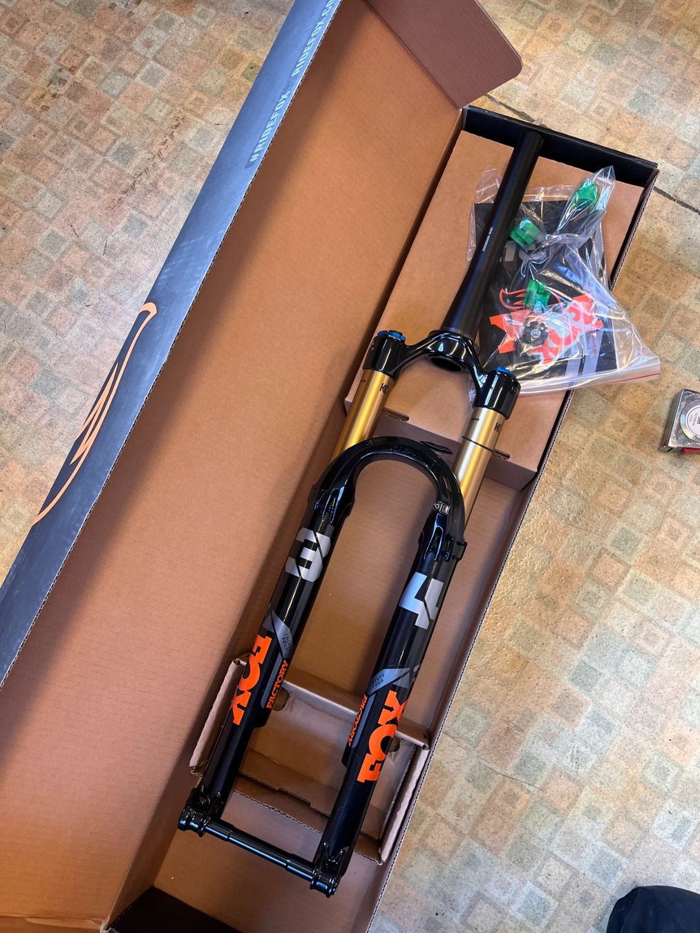 Fox Ersatzteile: FOX FLOAT 29 SC FS 34 FIT4 3Pos 120mm boost – Neu und originalverpackt aus Lauterbrunnen von Imboden-Bike