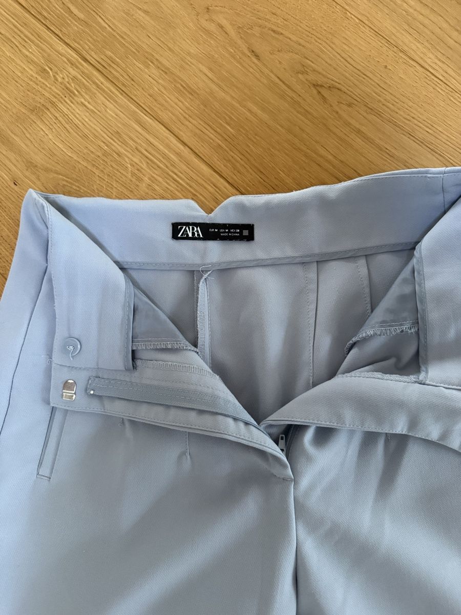 Zara Pantaloni: Stoffhose Zara hellblau – Usato da Luzern venduto da sydney01. 2
