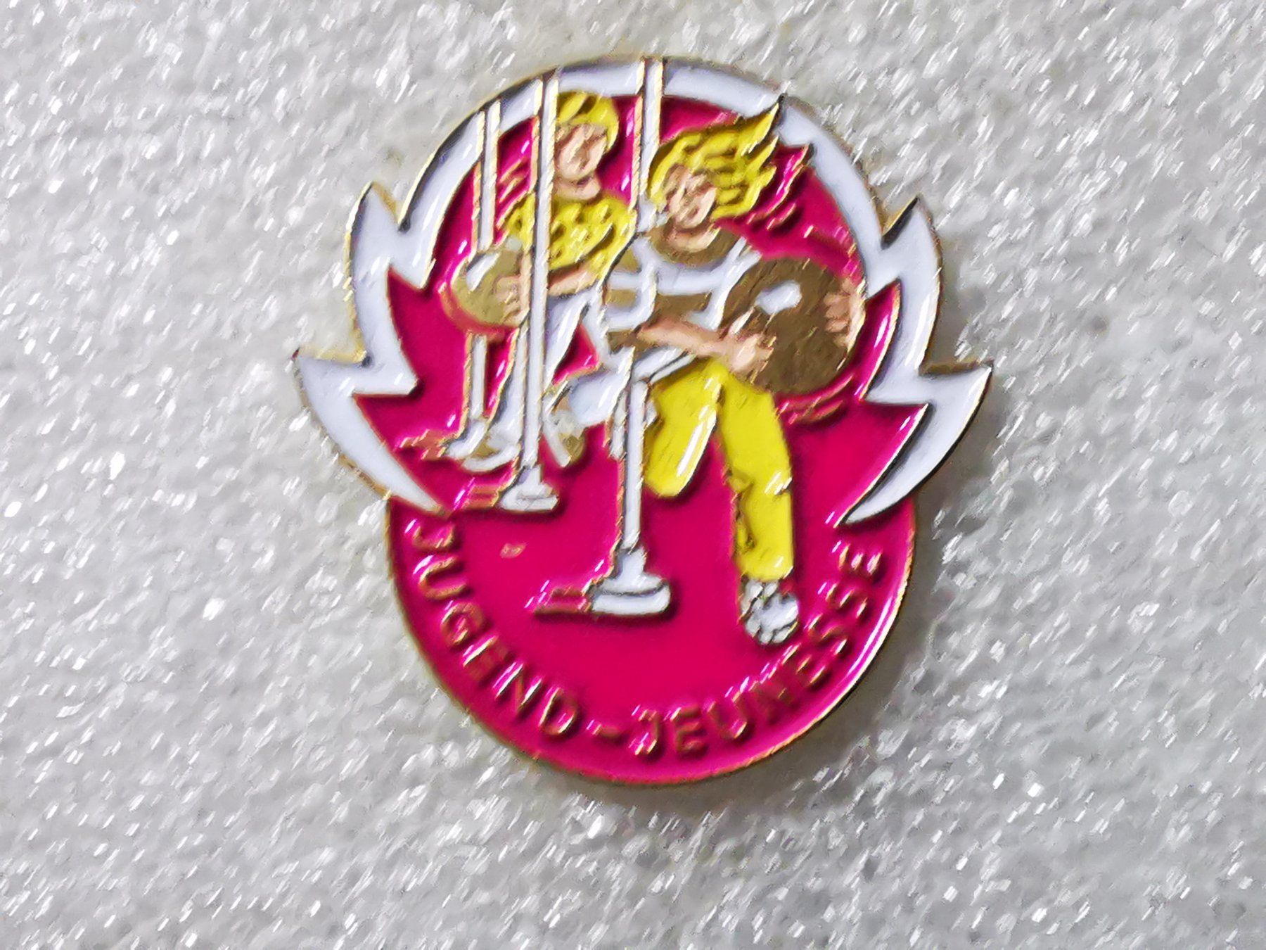 Placchette & Badge: Ansteckpin 51: Jugend – Usato da Oppligen venduto da Pin-Fall-Shop